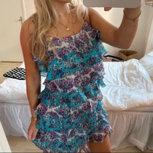 Zara kläning  - Super fin zara kläning som tyvär inte kommer till användning Såå fin🥰🥰🥰😍😍