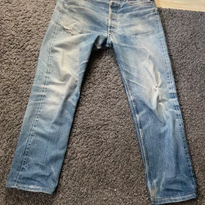 Vintage rare APC jeans - Säljer mina vintage APC jeans som är köpta för 1600kr i Paris på 90-talet och inga som helst brister. Det står att det är storlek 33 men vet ej om det är samma storlekar som nu då de motsvarar 30/30 eller 30/32. Jätteskön tvätt som bara vintage jeans har!