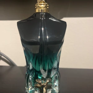 JPG Le Beau Le Perfum - Askens finns med vid sidan av. Knappt använd tror de typ 70ml kvar! Hör av er vid mer frågor och bilder.