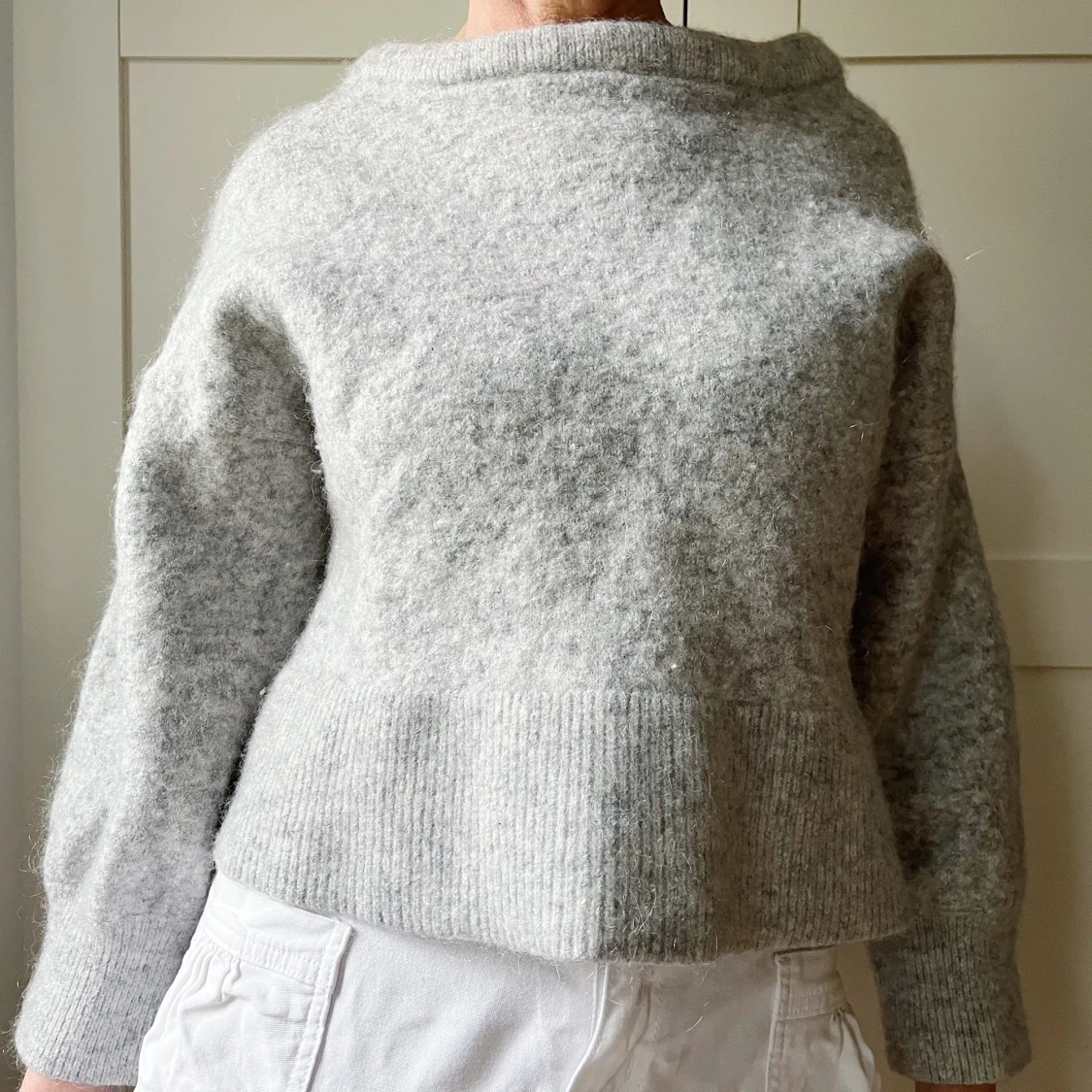 Ljusgrå stickad ull tröja - 2