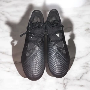 Adidas predator  - Som nya, bra skick skriv vid frågor om pris osv