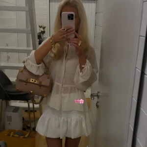 Vit blus  - fin blus, första bilden är inte min!