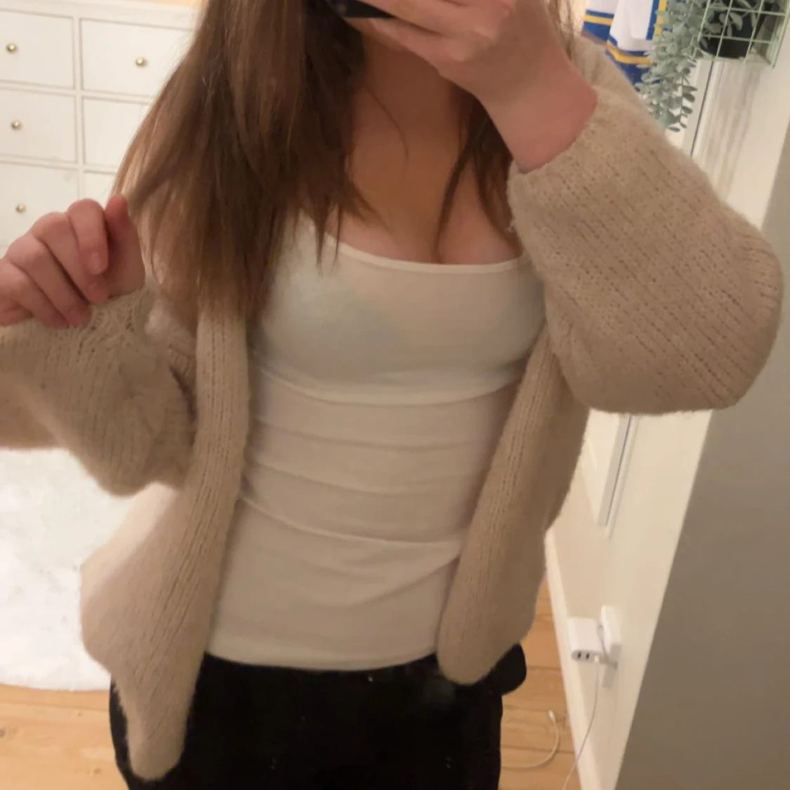 Beige stickad kofta från Lindex - 1