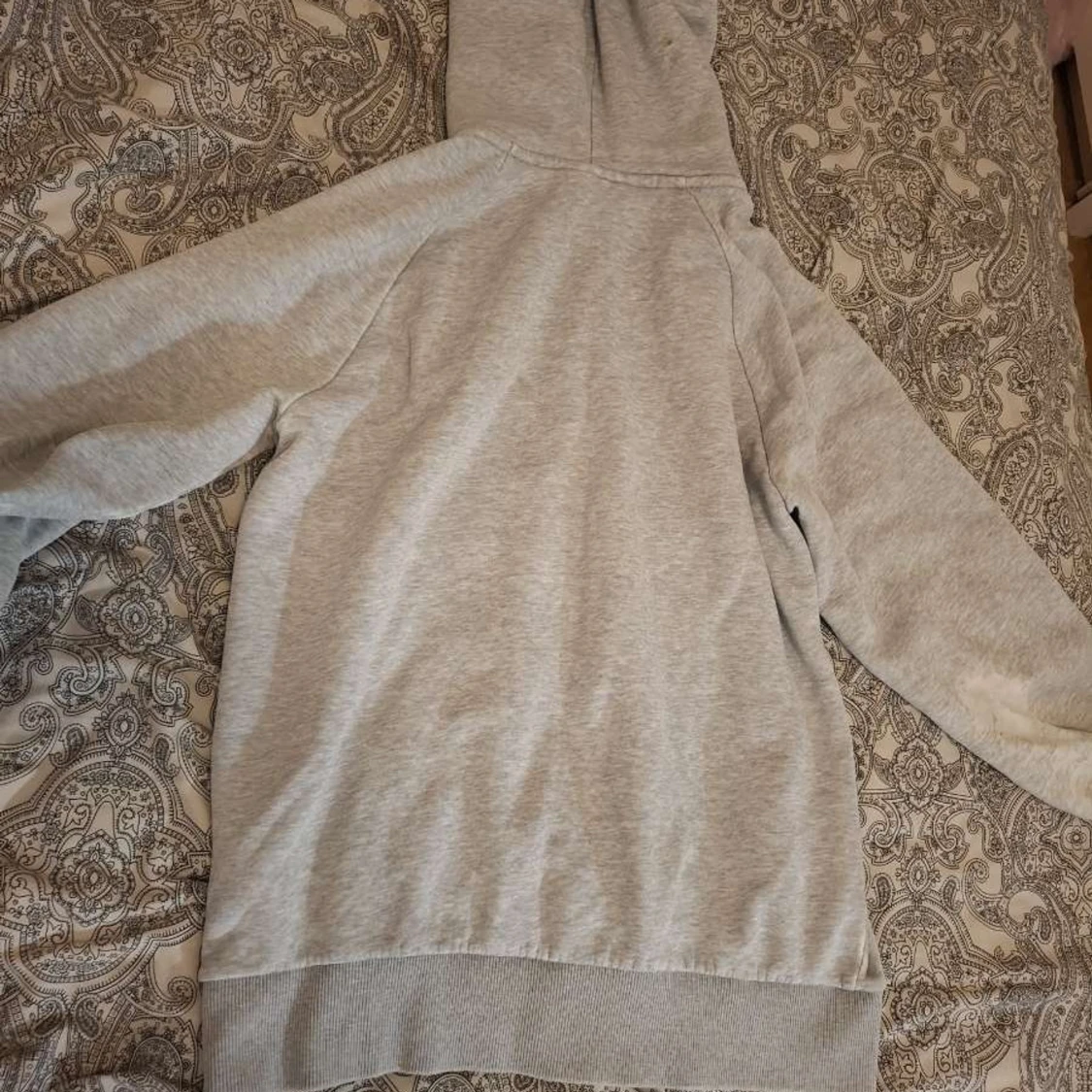 Grå hoodie från Peak Performance - 1