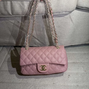 DAM VÄSKOR - DAM VÄSKOR till salu alla helt nya oanvända 