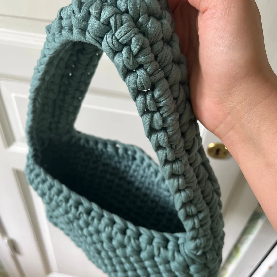 Handgjord stickad axelväska i blått - 2