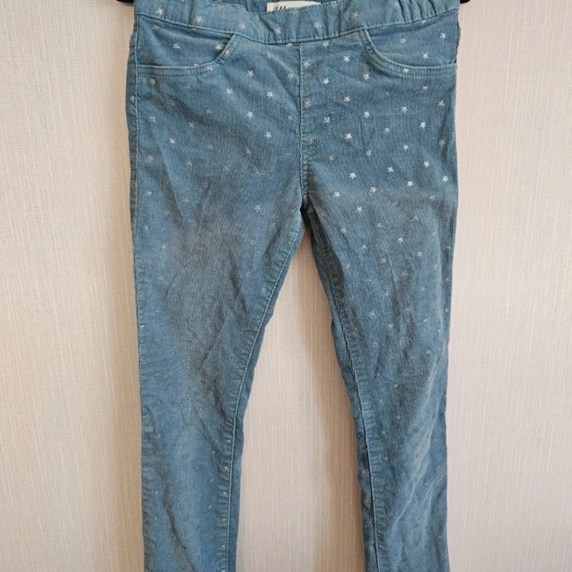 Blå byxor med små stjärnor 122