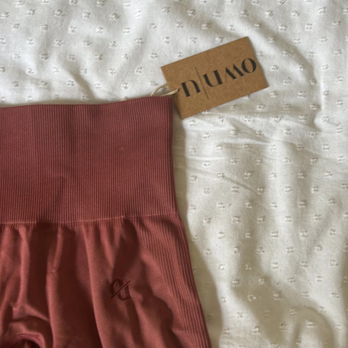 Rostbruna seamless shorts från Numo - 1