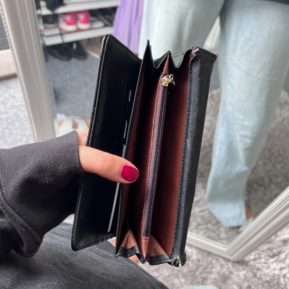 Svart plånbok i skinn - 2