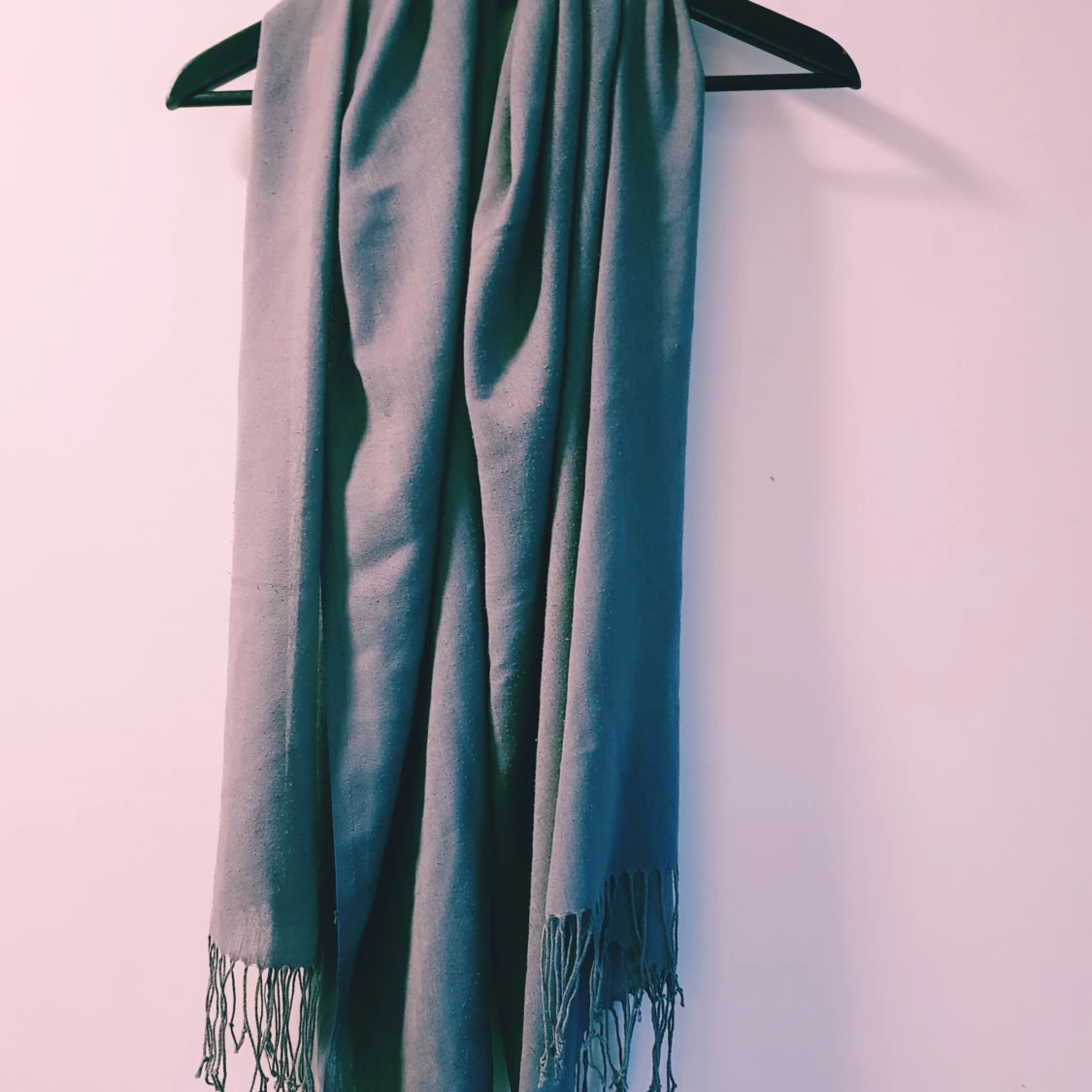 Grå sjal med fransar - 1