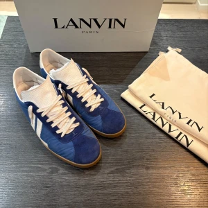 Lanvin - Lanvin Glen Sneakers | Navy Blue/White | Storlek 43, passar 44 | Nypris ~ 4500 | Använda få gånger | Pris kan diskuteras | Hör av er vid frågor |