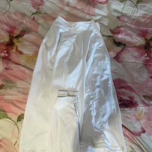 Vit sportig kofta - Vet ej