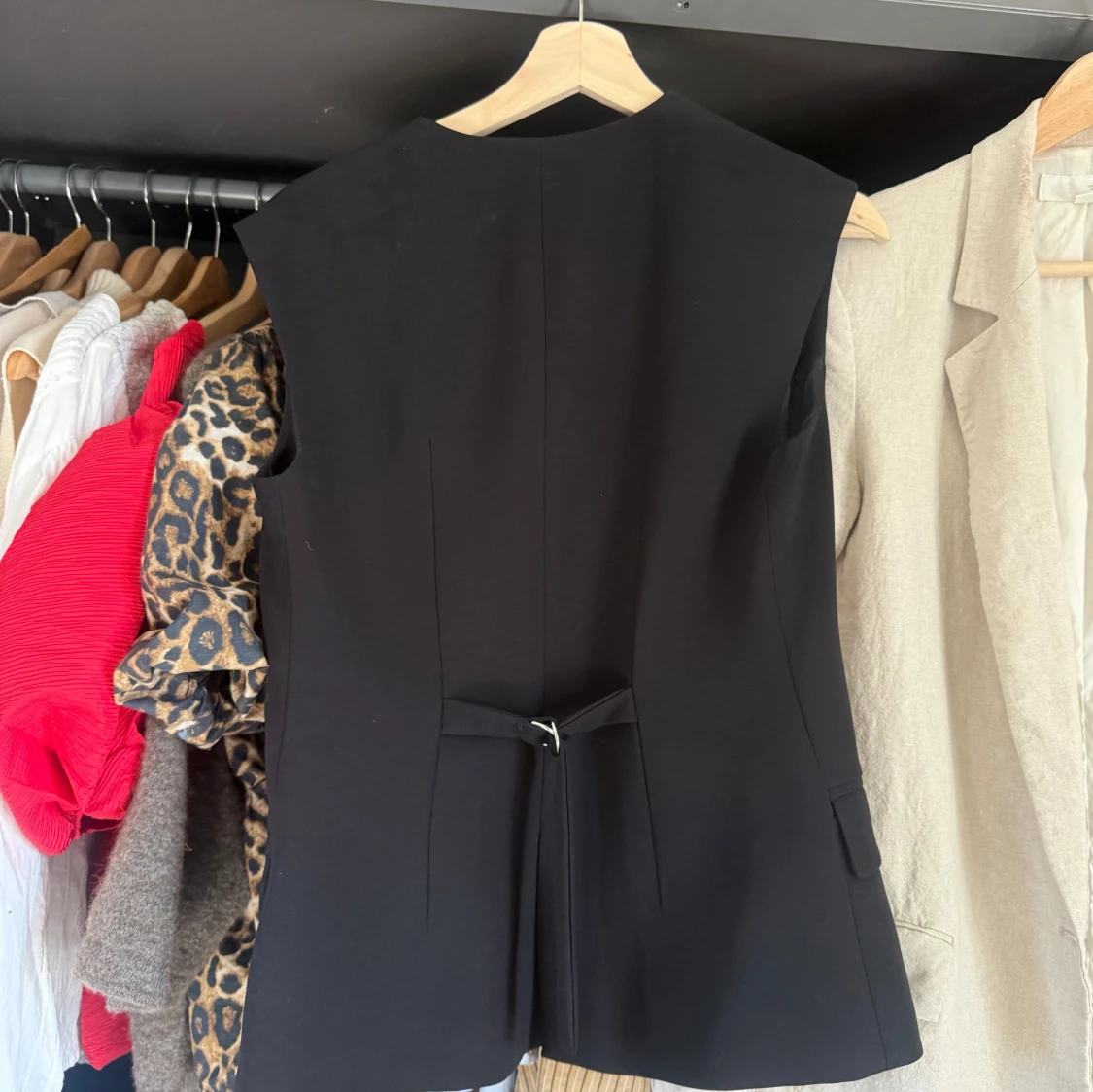 Svart väst från Zara med knappar - 1