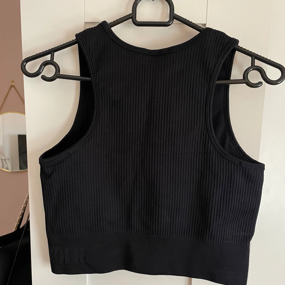 Svart ribbad tränings topp från Stronger - 2