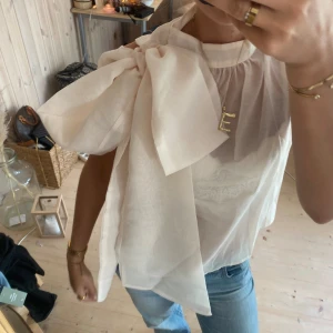 Blus - SUPER snygg och cool blus 💕💕