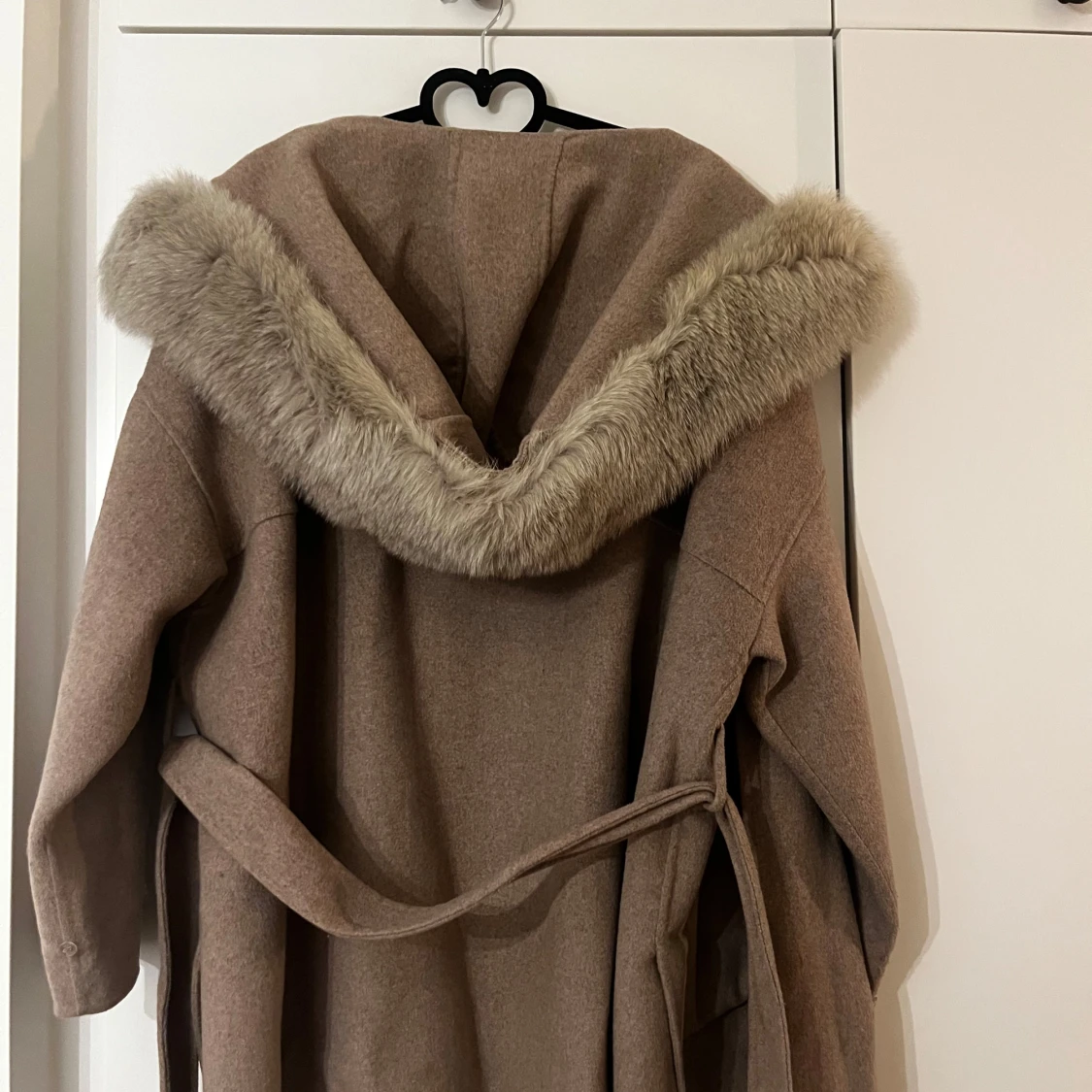 Äkta päls kappa i kaki färg  - 2