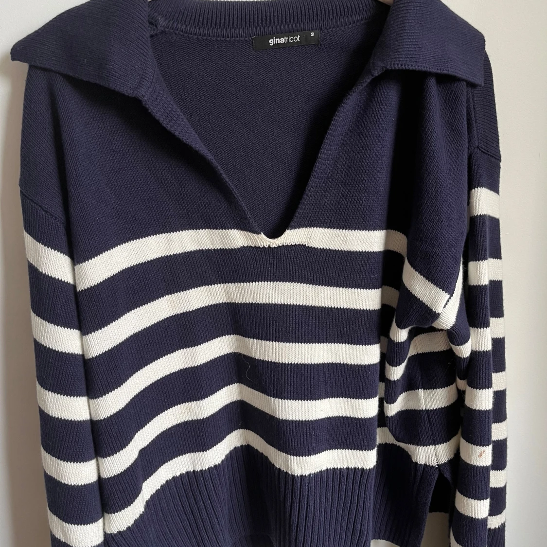 Randig stickad tröja från Gina Tricot - 1