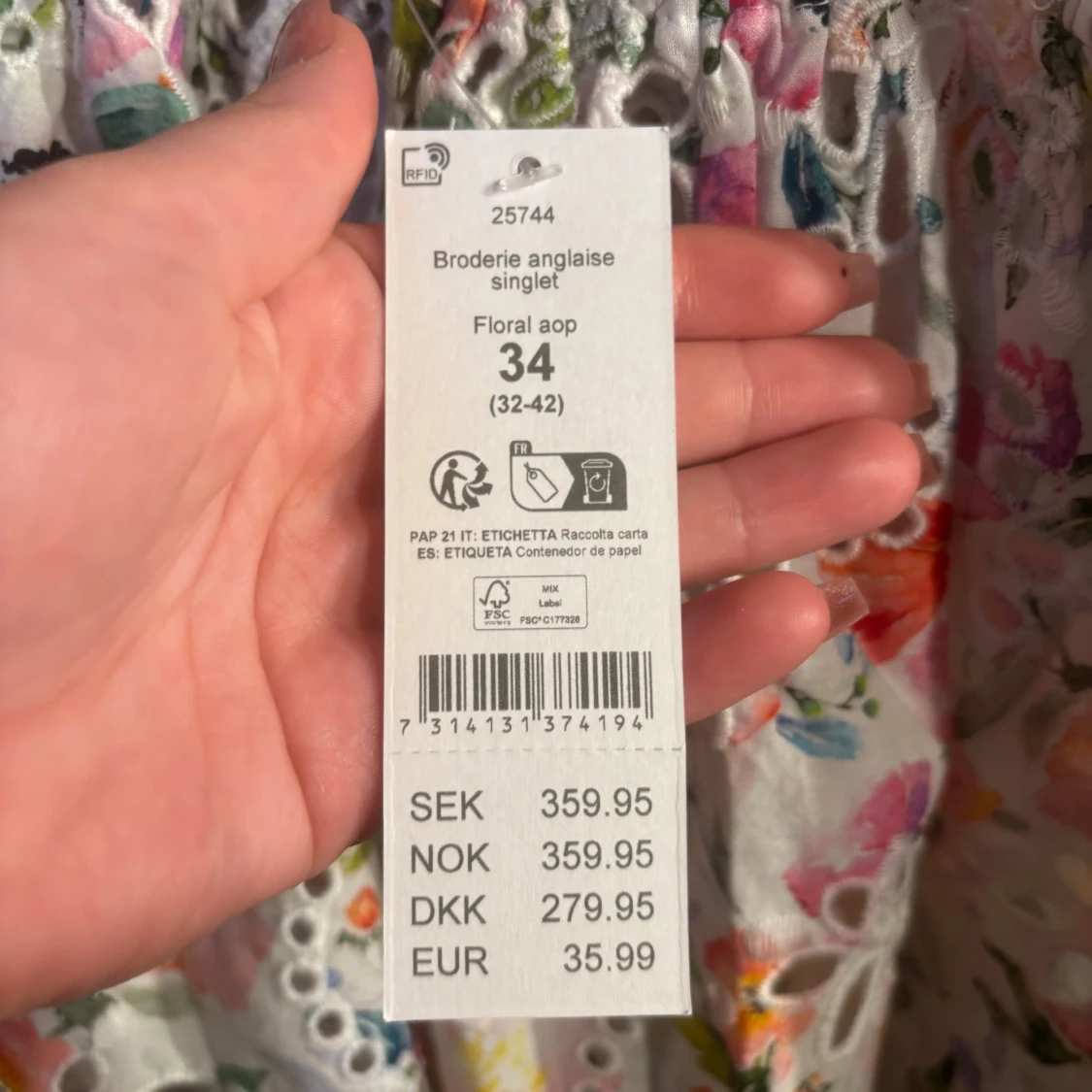 Blommig top från Gina Tricot - 2