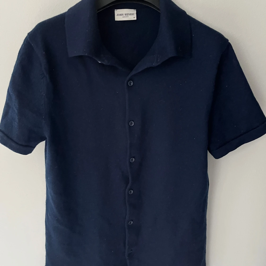 Mörkblå kortärmad Merinoull piké John Henric