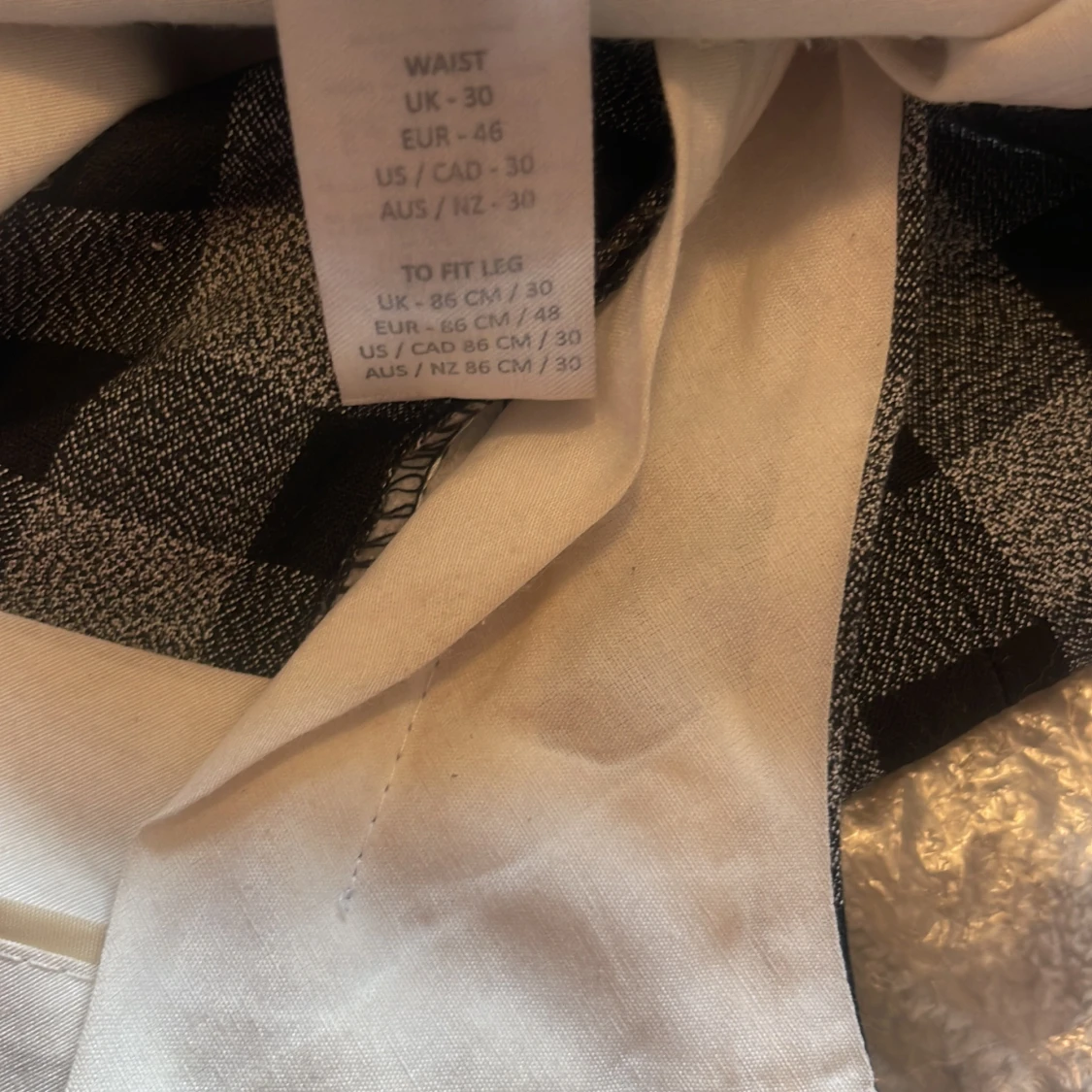 Svarta och grå rutiga kostymbyxor - 2