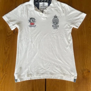 White Morris polo - Polo from Morris Stockholm. Size M. Only signs of wear is the little hole on the back, and the small bleached spot inside the shoulder.