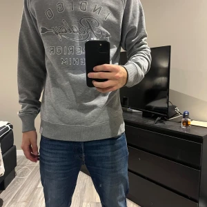 Replay Sweatshirt - Säljer en grå sweatshirt från Replay. Sparsamt använd.