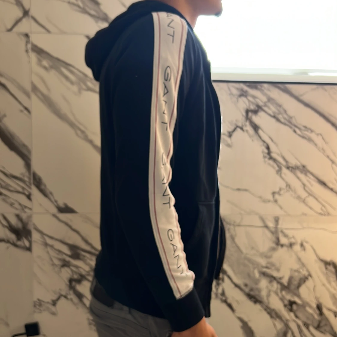 Svart hoodiejacka från GANT med logga - 1