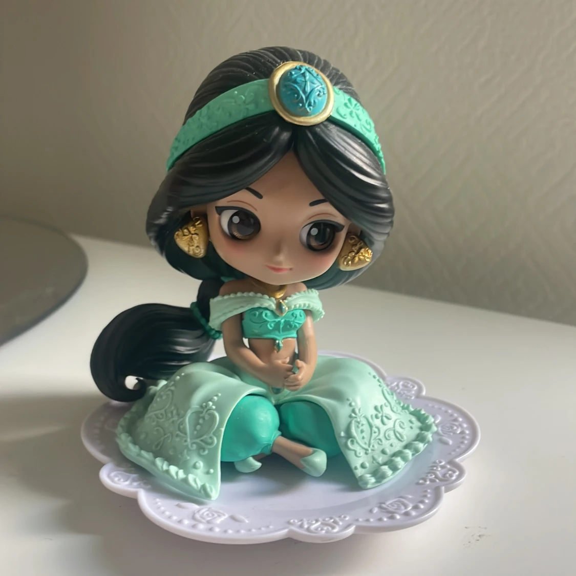 Mintgrön prinsessklänning med detaljer