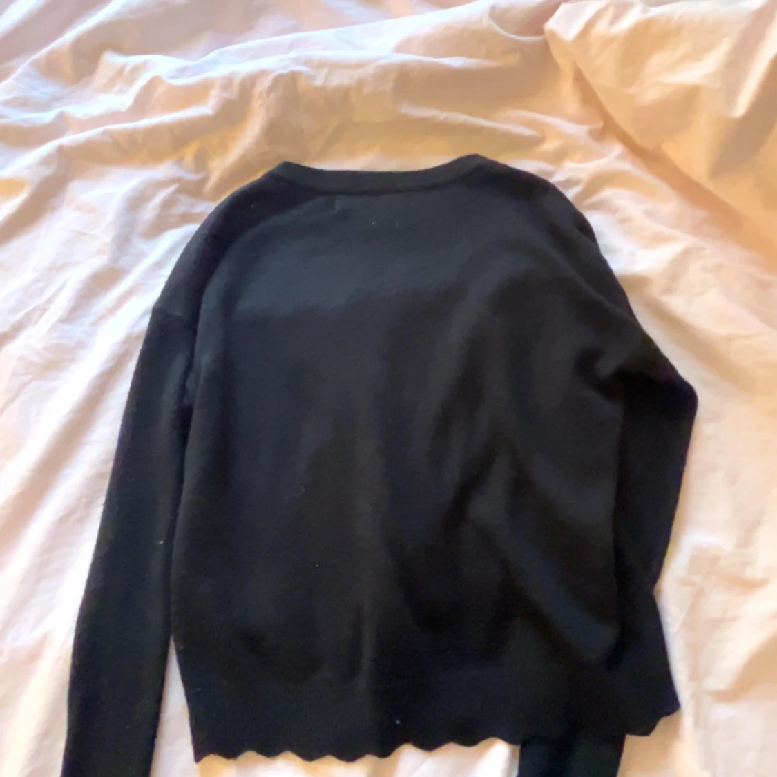 Svart stickad tröja med lång ärm - 2