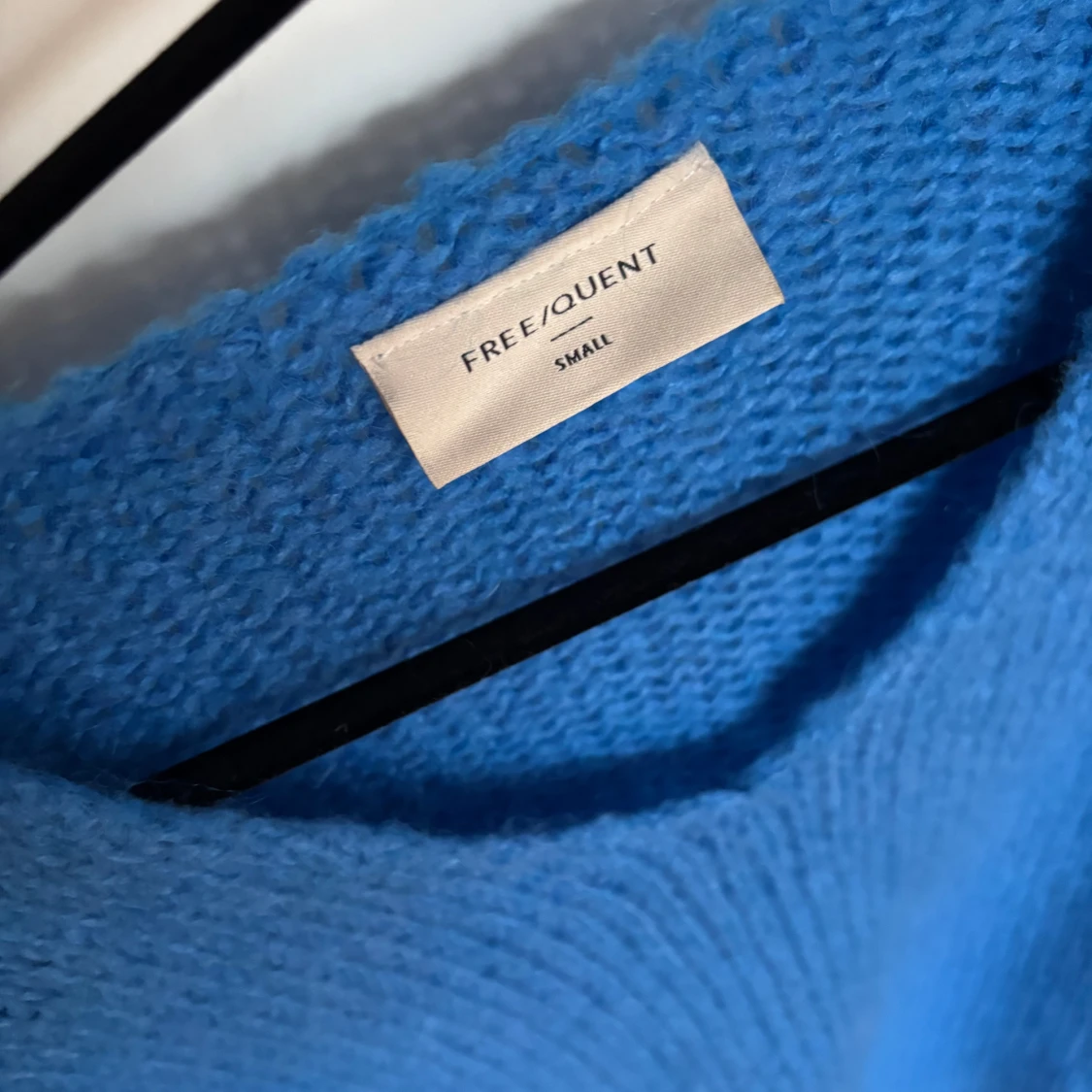 Blå stickad tröja från Freequent - 1