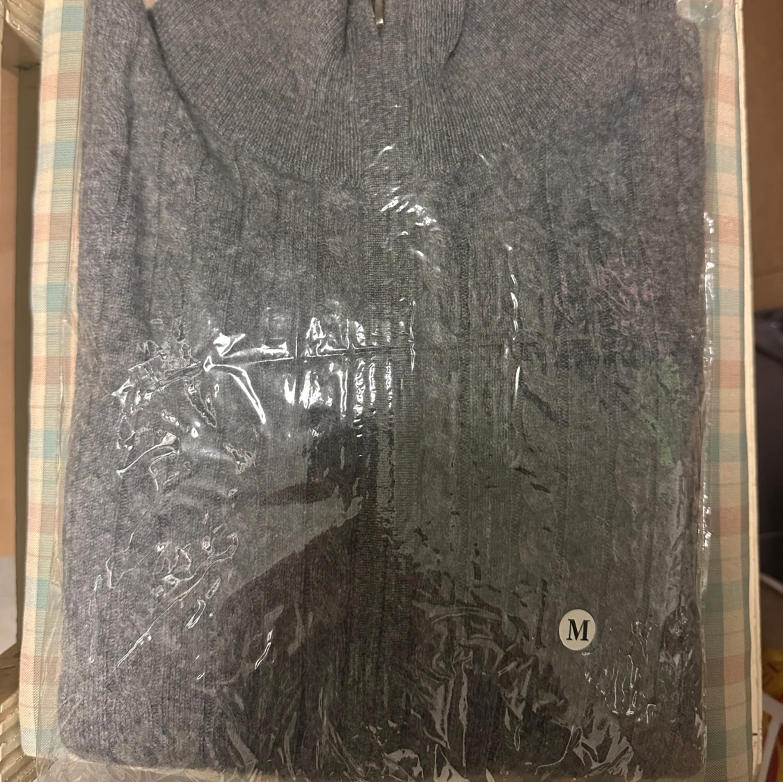 100% Kashmir, Grå kabelstickad hel zip kofta  - 1