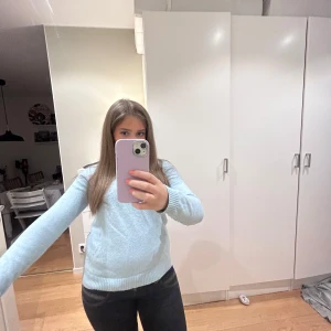 Ljusblå vila tröja  - Jättefin mysig tröja från vila