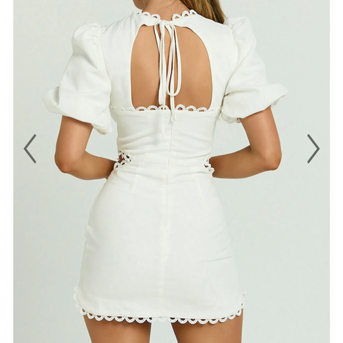 Vit kortklänning med puffärmar från Showpo - 1