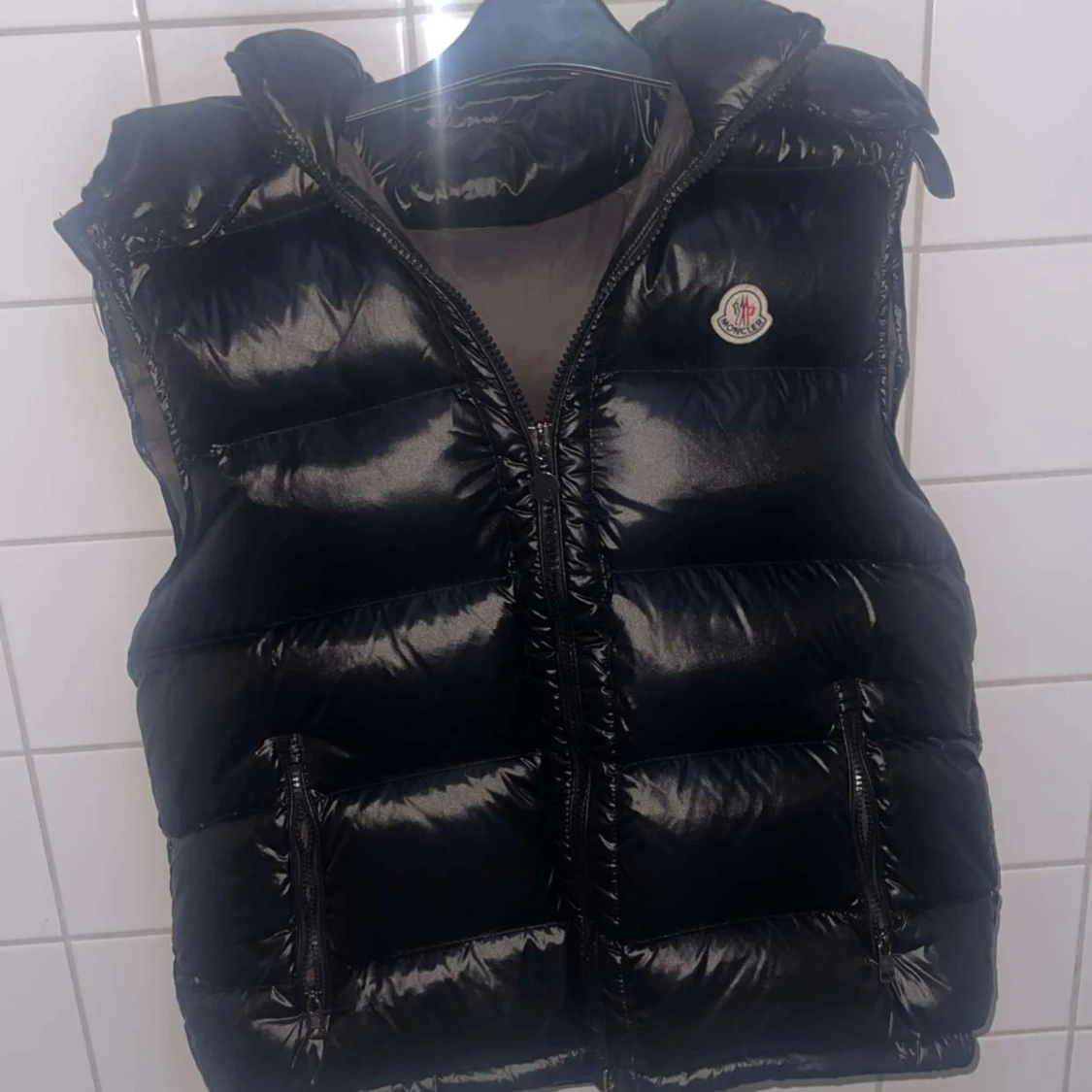 Svart dunväst från Moncler