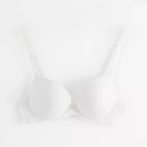 Vit bh push up - Aldrig använd, strl 70C. Skriv vid egna bilder💕nypris:299