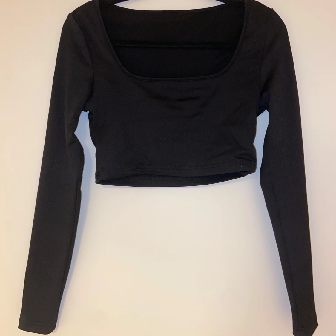 Svart långärmad topp med matchande kjol