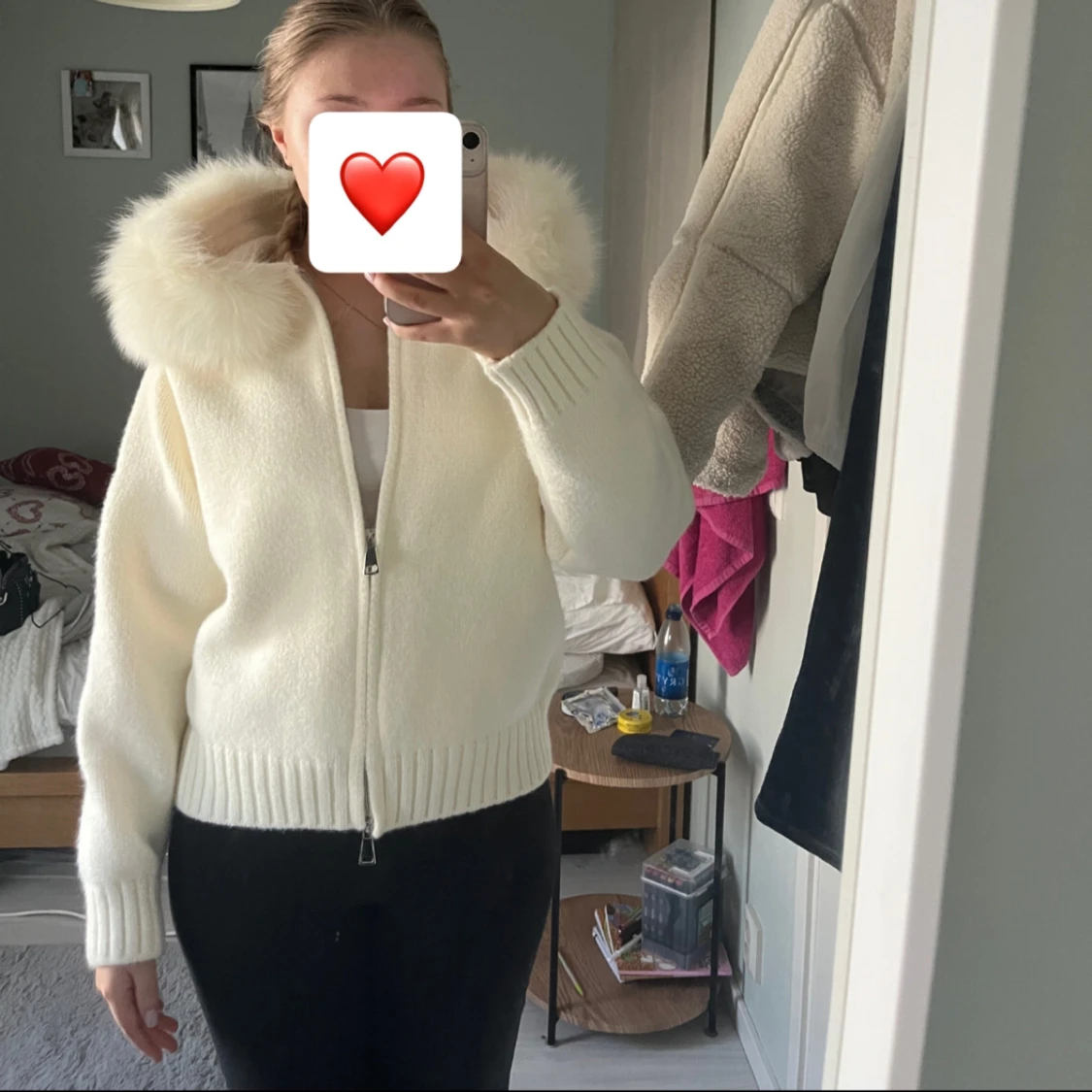 Vit jacka med pälshuva - 1