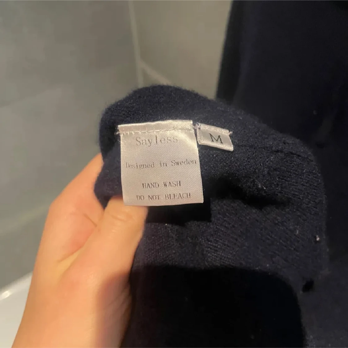 Mörkblå hoodie från Say Less - 3