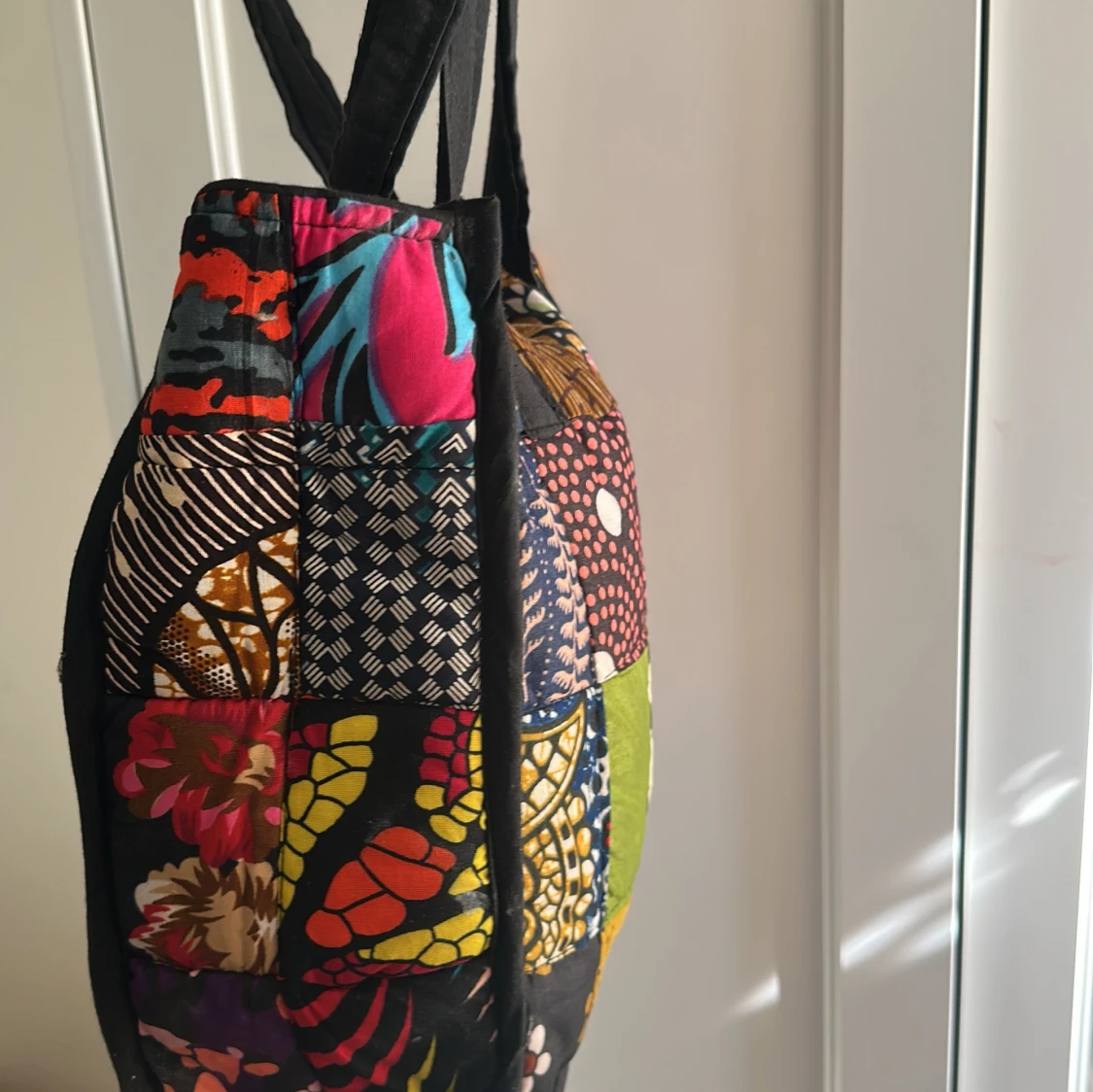 Färgglad patchwork shoppingväska - 1