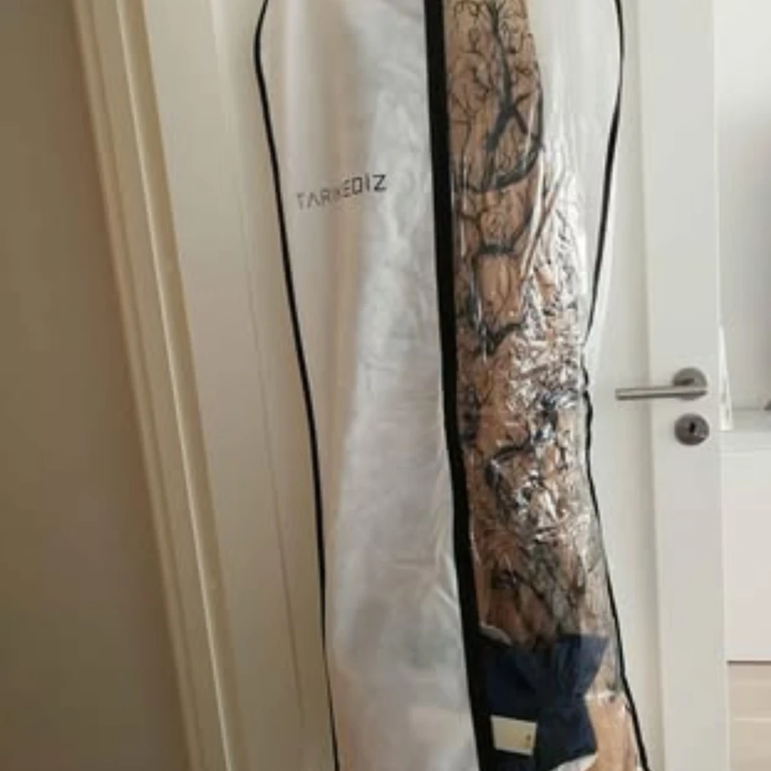 Elegant långklänning med spetsdetaljer - 4