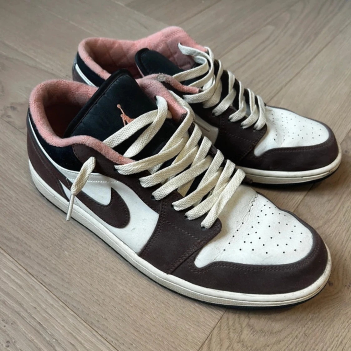 Nike Air Jordans 1 mocha low