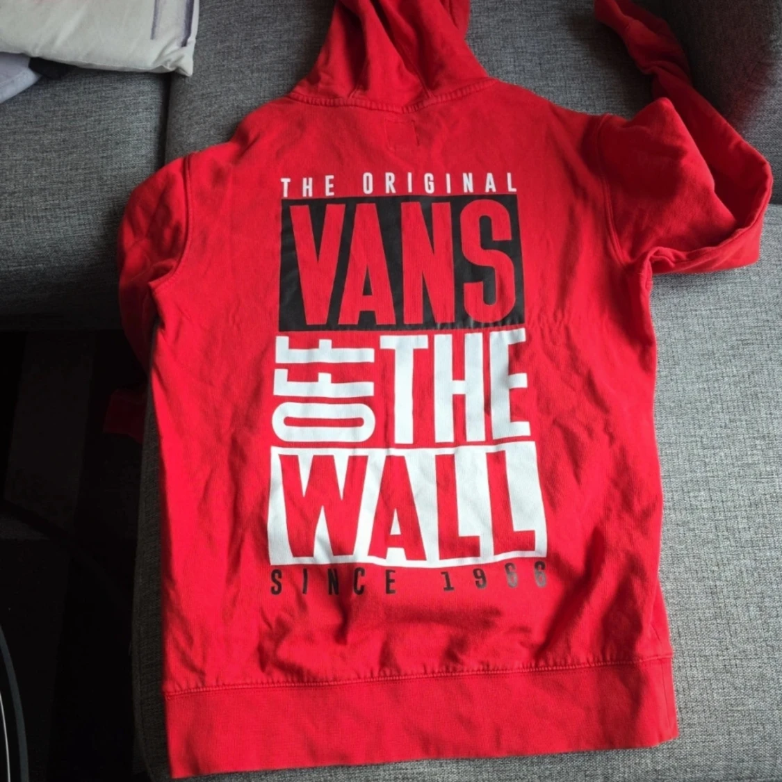 Röd hoodie från Vans - 1