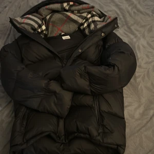 TRADE JACKA OM DU HAR NÅGOT SKRIV TILL MIG - Bra skick