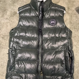 Grön dunväst från Canada Goose - Pris kan diskuteras!!