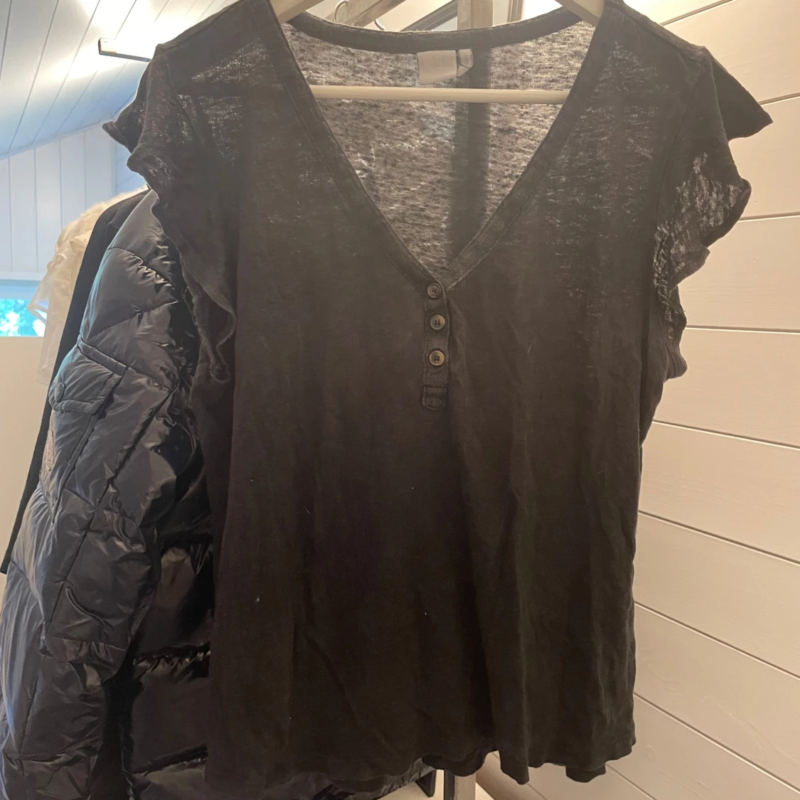 Svart linnetopp med volangärm H&M