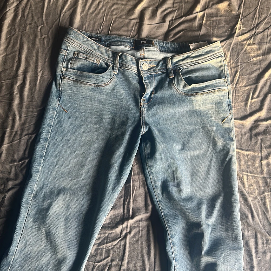 Ljusblå bootcut jeans från LTB