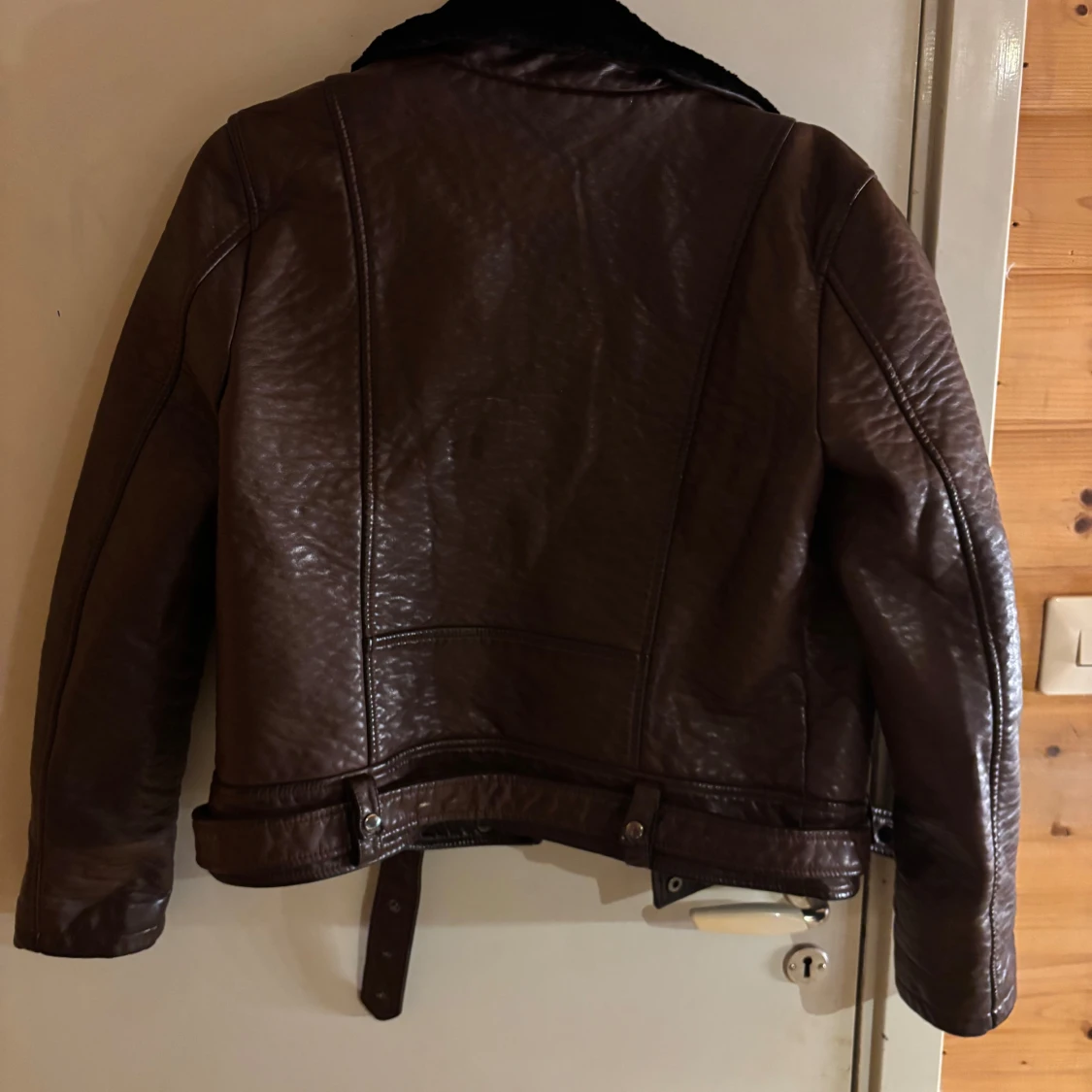 Brun skinnjacka från Gina Tricot - 1