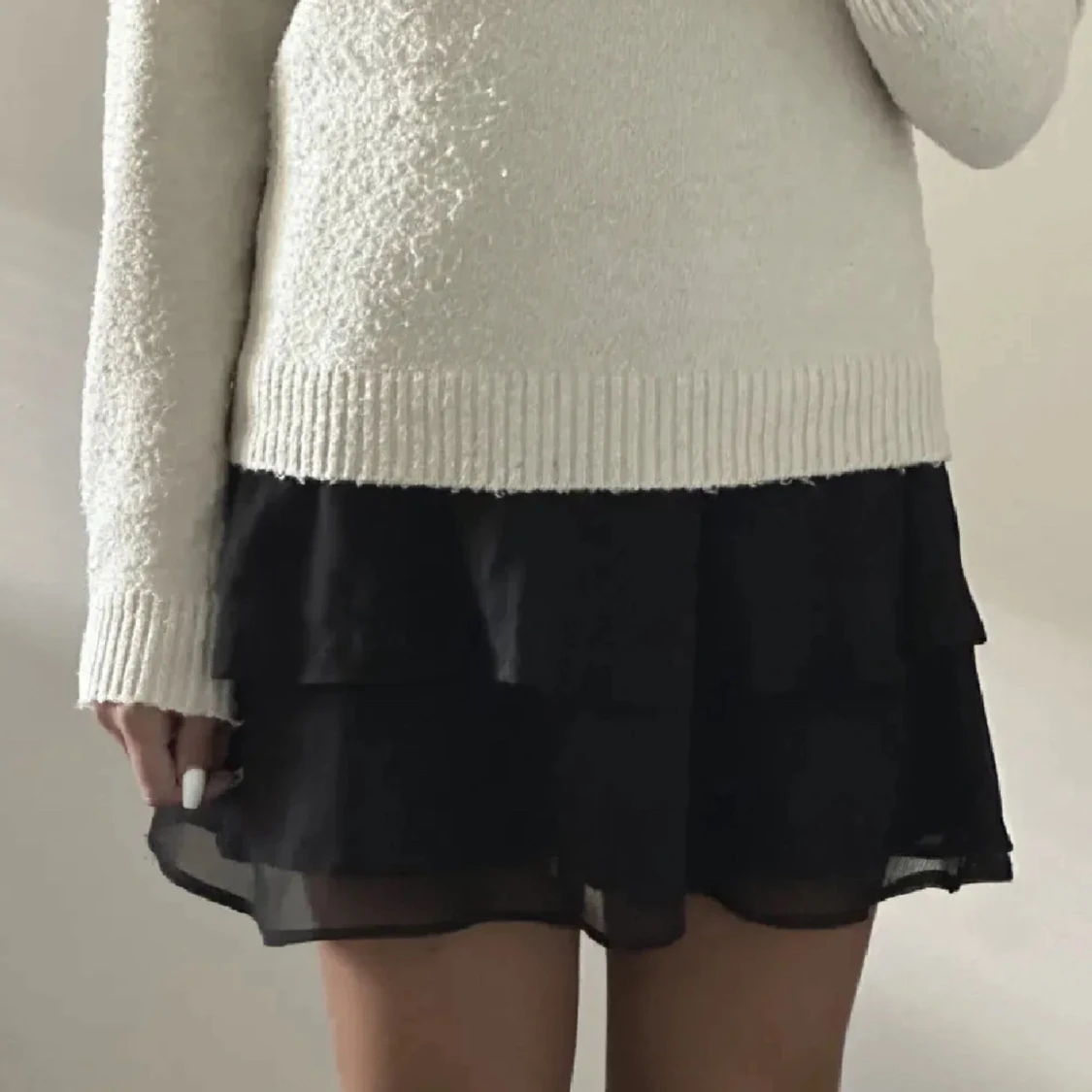 Svart volangkjol från KappAhl