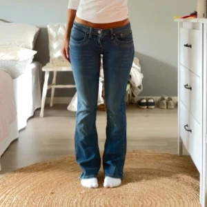 Mörkblå Ltb jeans - Intressekoll på ett par mörkblå jeans från LTB💖 använda men i fint skick! Stl 25/30, någon liten tråd lös (sista bilden) Tas annonsen bort har jag bestämt mig för att inte sälja💕