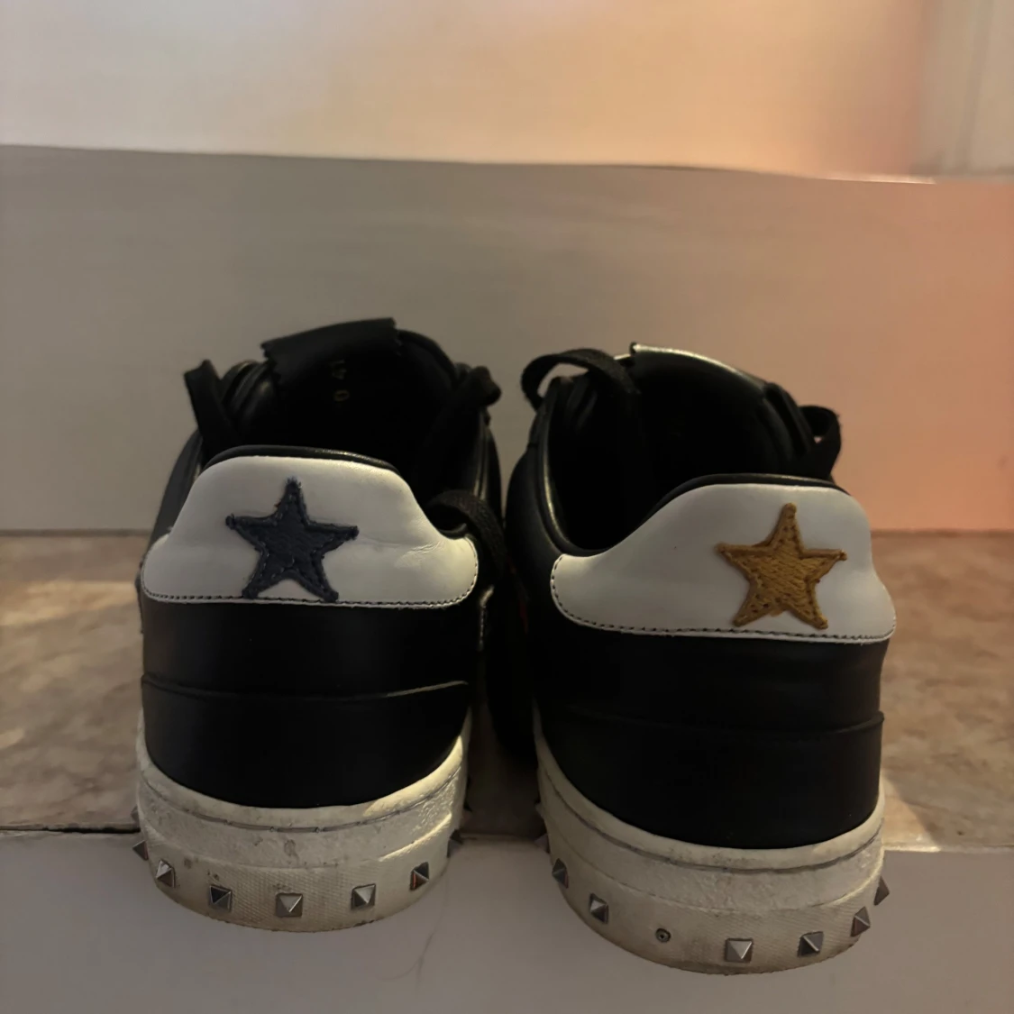 Valentino sneakers med stjärndetaljer - 1